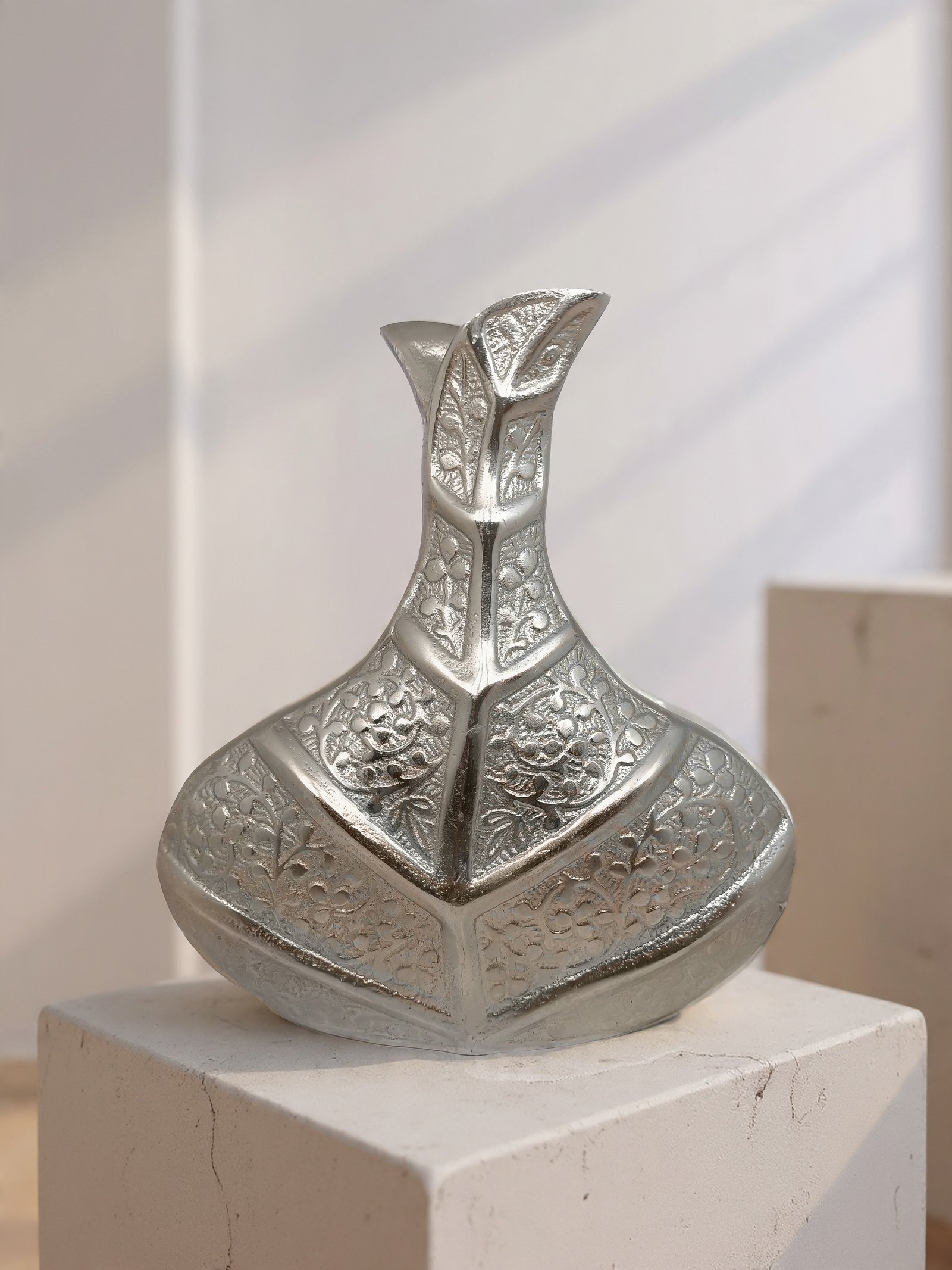 Silver Bloom Aluminium Vase – Modern Floral Accent